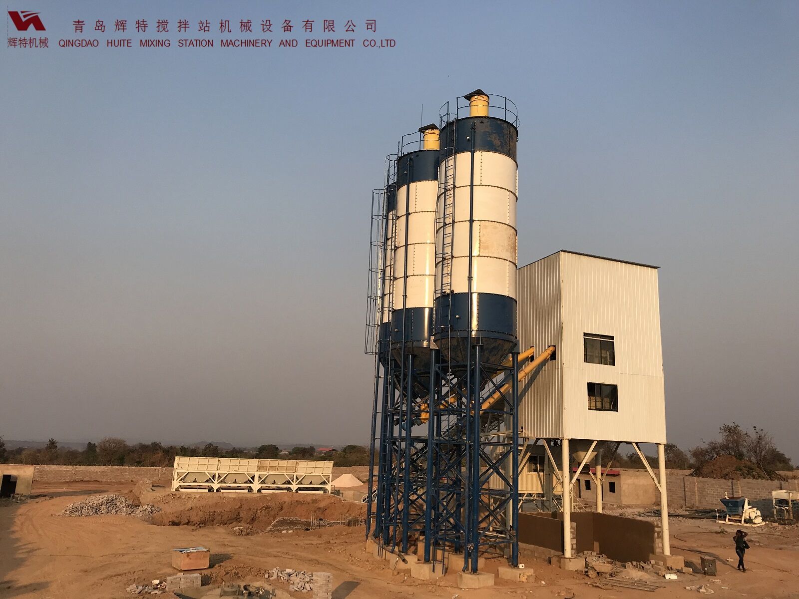 輝特混凝土攪拌站HZS120采用國內(nèi)外知名品牌，大大降低了設(shè)備故障率