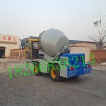 湖北赤壁帶自上料攪拌車(chē)廠家說(shuō)明，1.6立方2方流動(dòng)式自裝料自拌水泥罐車(chē)價(jià)格
